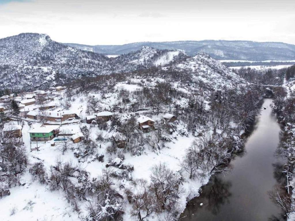 Къща Край Реката/ House By The River Vetrintsi エクステリア 写真